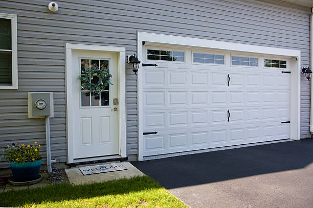 24/7 Emergency Garage Door Panel Replacement experts in New Lenox, IL